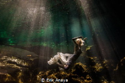 Underwater Bride In cenote Playa del Carmen Mexico by Erik Anaya 